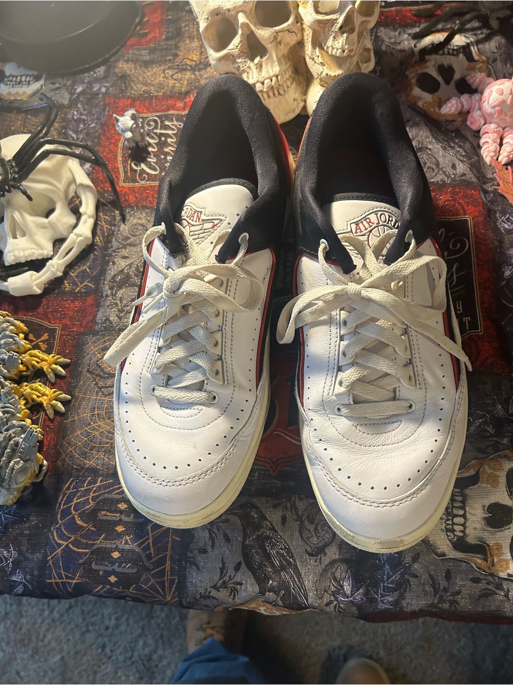 Jordan Men’s White/Black/Red Low Top Sneakers
